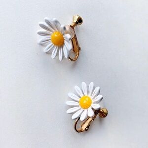 Jenny Walton Daisy Clip On Earrings